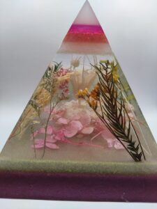 Dried flower pyramid