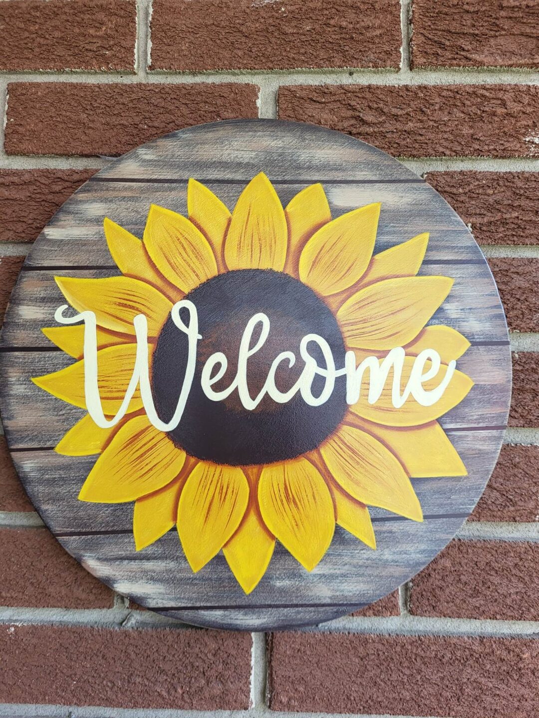 Wooden sunflower welcome sign